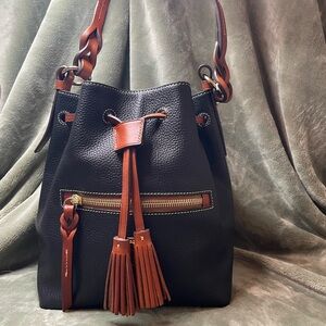 NWOT Dooney & Bourke Pebble Grain Drawstring Tassel Bucket Bag – Black/Brown